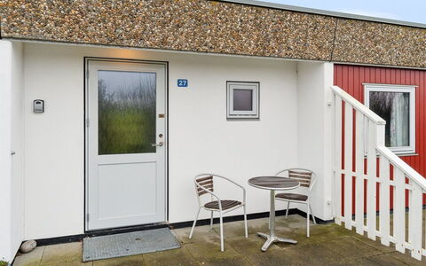 Markus - 300M from the Sea: Vegetation, Shrub, Spring, Cottage, Garden, Shade, Backyard, Yard, Chair