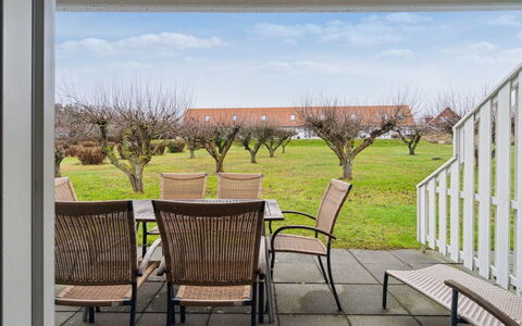 Markus - 300M from the Sea: Vegetation, Shrub, Spring, Cottage, Garden, Shade, Backyard, Yard, Chair