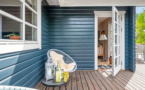 Iorund - 9Km from the Sea: Wood, Flooring, Wood Stain, Cabinetry, Countertop, Kitchen, Plumbing Fixture, Hardwood, Natural Material, Sink
