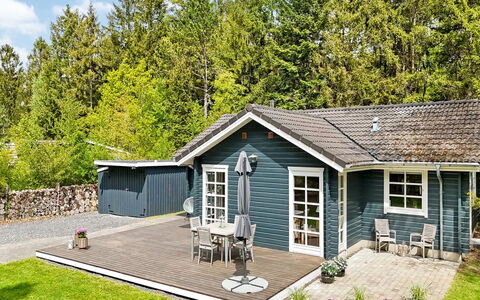 Iorund - 9Km from the Sea: Wood, Flooring, Wood Stain, Cabinetry, Countertop, Kitchen, Plumbing Fixture, Hardwood, Natural Material, Sink