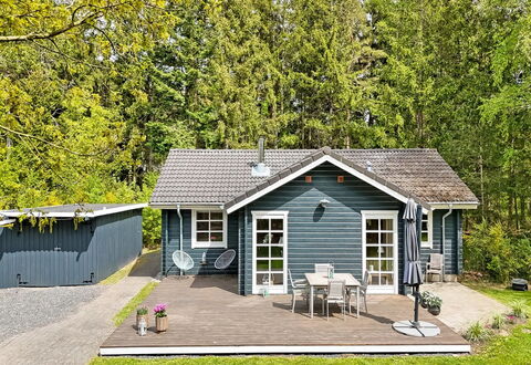 Iorund - 9Km from the Sea: Wood, Flooring, Wood Stain, Cabinetry, Countertop, Kitchen, Plumbing Fixture, Hardwood, Natural Material, Sink