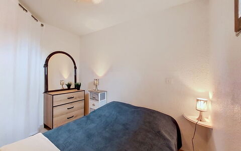 Le Barcarès 972: Bed, Furniture, Bedroom, Wall, Bedding, Bed Sheet, Interior Design, Wood, Floor, Ceiling