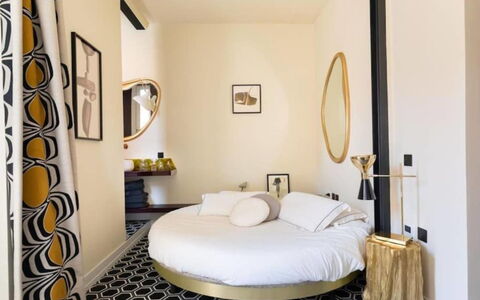 La Dolce Vita: Swimming Pool, Resort, Apartment, Hotel, Mansion, Villa, Shade, Hacienda, Resort Town