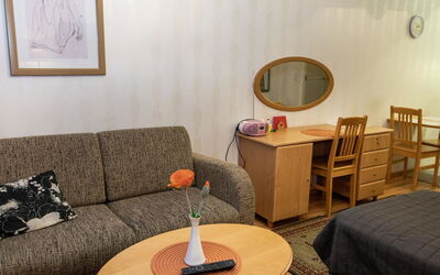 Kylpylä-Hotelli, Huone 145