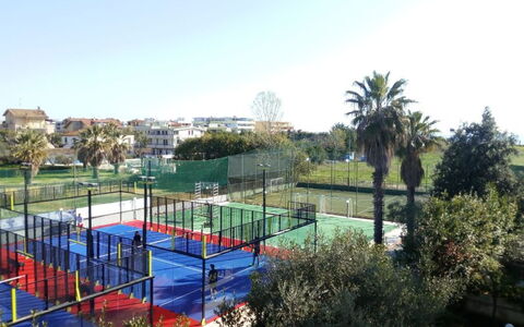 Appartamenti Della Rosa Seaside Abruzzo: Tree, Tennis Court, Shade, Leisure, Racquet Sport, Net, Park, Landscaping