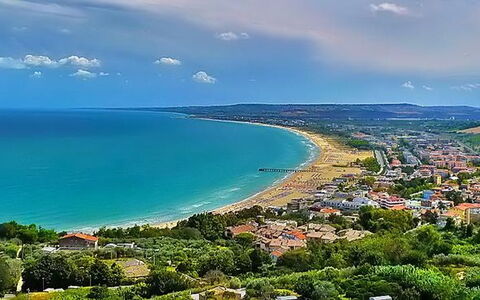 Appartamenti Della Rosa Seaside Abruzzo: Blue, Body Of Water, Coast, Horizon, Coastal And Oceanic Landforms, Sea, Beach, Ocean, Shore, Bay