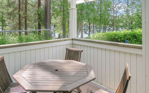 Katinkulma 1: Wood, Floor, Porch, Shade, Glass, Deck, Hardwood, Ceiling, Wood Stain, Plank