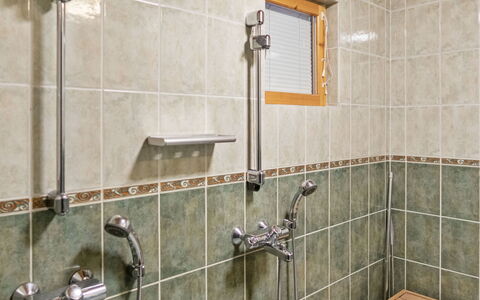 Katinkulma 2: Wall, Flooring, Plumbing Fixture, Interior Design, Floor, Plumbing, Tile, Shower Head, Bathroom, Room