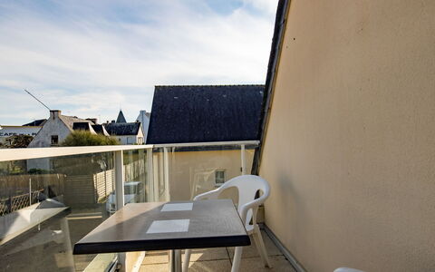 Hortensias 2: Furniture, Outdoor Furniture, Chair, Garden, Flowerpot, Patio, Outdoor Table, Estate, Houseplant, Landscaping