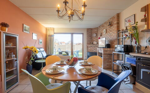Geluid Van de Zee: Furniture, Interior Design, Chair, Flooring, Table, Wood, Ceiling, Kitchen & Dining Room Table, Dining Room, Light Fixture