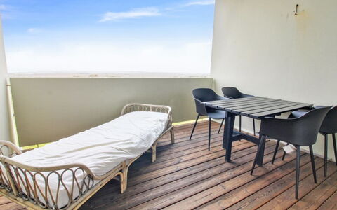 Mijat - 50M from the Sea: Estate, Shade, Driveway, Farmhouse
