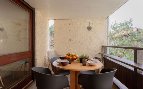 Pyrénées: Home, Cottage, Estate, Shade, Garden, Backyard, Yard, Hacienda, Landscaping, Garden Buildings