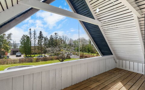 Gravers - 150M from the Sea: Roof, House, Home, Cottage, Door, Siding, Deck, Porch, Plank, Hardwood