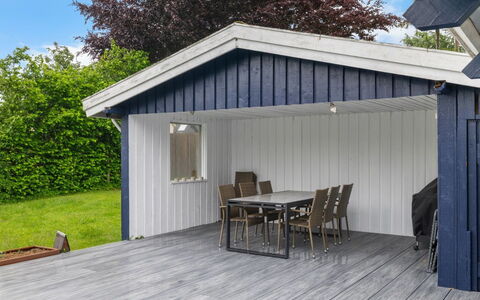 Gravers - 150M from the Sea: Roof, House, Home, Cottage, Door, Siding, Deck, Porch, Plank, Hardwood