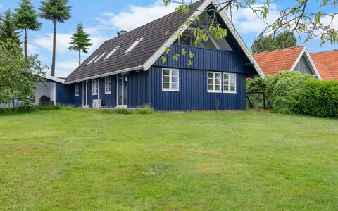 Gravers - 150M from the Sea: Roof, House, Home, Cottage, Door, Siding, Deck, Porch, Plank, Hardwood