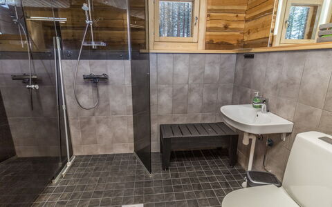 Juohde: Flooring, Plumbing Fixture, Wood, Floor, Bathroom, Interior Design, Toilet, Plumbing, Sink, Tap