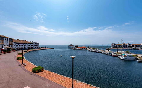 Sombrero: Water, Body Of Water, Water Resources, Waterway, Channel, Boat, Lake, Watercraft, Sea, Marina