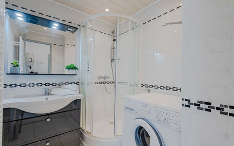 Sombrero: Interior Design, Flooring, Plumbing Fixture, Bathroom, Floor, Sink, Ceiling, Tap, Bathroom Cabinet, Plumbing