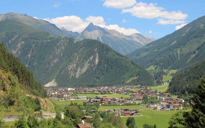 Mayrhofen 905: Mountain, Mountainous Landforms, Hill, Mountain Range, Natural Landscape, Highland, Landscape, Valley, Hill Station, Ecoregion