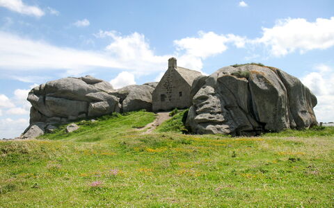 Le Nid Marin: Grass, Grassland, Rock, Landscape, Outcrop, Rural Area, Pasture, Meadow, Prairie