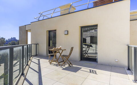 Prestige View: Apartment, Balcony, Condominium, Concrete, Shade, Design, Handrail, Daylighting, Aluminium
