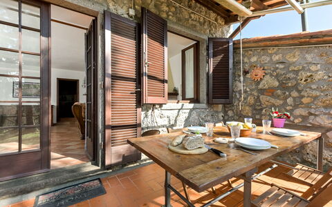 Romiccioli: Apartment, Condominium, Shade, Balcony, Resort, Courtyard, Hotel, Campus