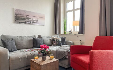 Ostseeblick: Furniture, Couch, Interior Design, Flooring, Wall, Floor, Living Room, Room, Apartment, Home