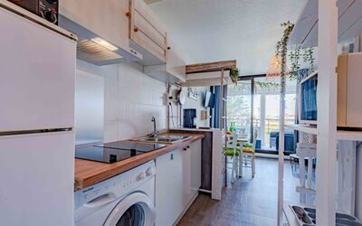 Coudalère Jamaica 969.6: Interior Design, Flooring, Floor, Apartment, Furniture, Room, Ceiling, Major Appliance, Wood Flooring, Kitchen