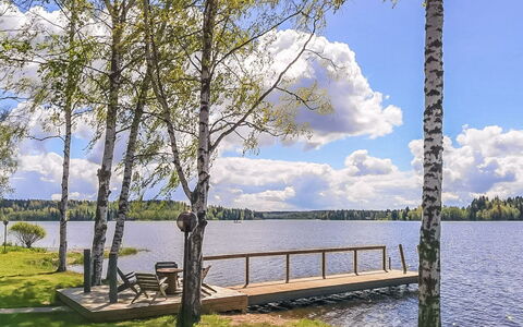 Villa Onnela: Bank, Lake, Reservoir, Shade, Garden, Shore, Lawn, Dock, Boardwalk, Walkway
