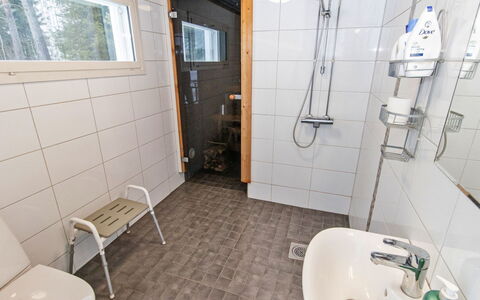 Villa Onnela: Plumbing Fixture, Flooring, Wood, Floor, Sink, Bathroom, Bathroom Sink, Interior Design, Plumbing, Tap