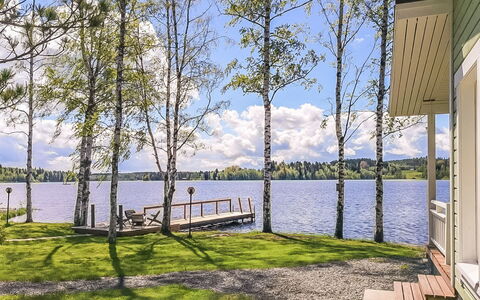 Villa Onnela: Bank, Land Lot, Lake, Reservoir, Cottage, Garden, Lawn, Estate, Porch, Shade