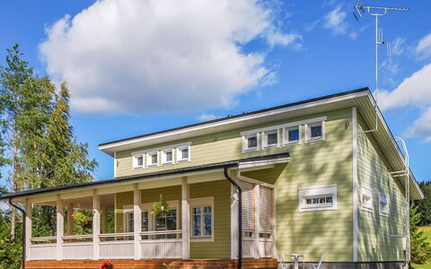 Villa Onnela: House, Home, Roof, Siding, Door, Land Lot, Cottage, Estate, Porch, Sash Window