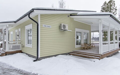 Villa Onnela: House, Home, Siding, Door, Cottage, Winter, Sash Window, Freezing, Snow, Porch