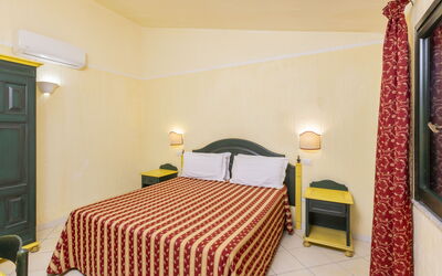 Accommodation:&nbsp;Green Apartment, Ac, Wifi