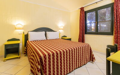 Accommodation:&nbsp;Green Apartment, Ac, Wifi