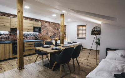 Accommodation:&nbsp;Historic Centre 100.2