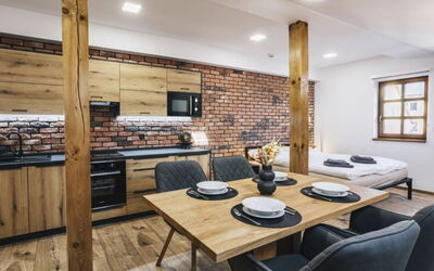 Accommodation:&nbsp;Historic Centre 100.2