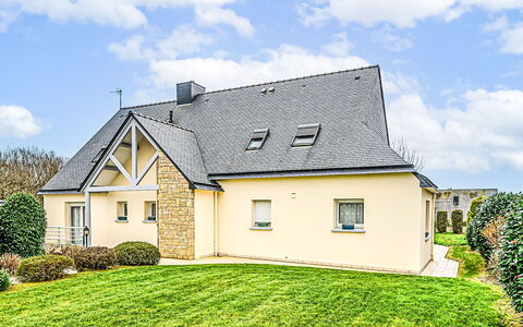 Guidel 606: Home, Roof, House, Residential Area, Cottage, Estate, Farmhouse, Siding, Lawn, Landscaping