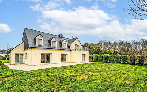 Guidel 606: Home, House, Residential Area, Shrub, Roof, Estate, Cottage, Land Lot, Farmhouse, Garden