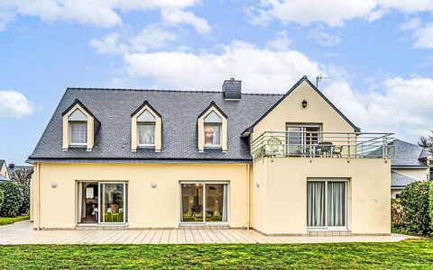 Guidel 606: Home, Residential Area, House, Roof, Facade, Estate, Cottage, Farmhouse, Door, Villa