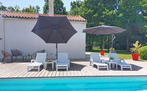 Jaffe: Swimming Pool, Outdoor Furniture, Umbrella, Furniture, Resort, Chair, Composite Material, Sunlounger, Shade, Leisure