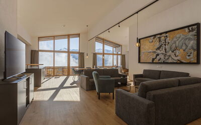 Penthouse mit 5 Schlafzimmern 700.5: Wood, Flooring, Floor, Interior Design, Furniture, Couch, Ceiling, Living Room, Apartment, Wood Flooring