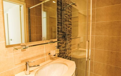 Accommodation:&nbsp;Cristal 649.5