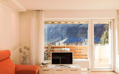 Accommodation:&nbsp;Cristal 649.5