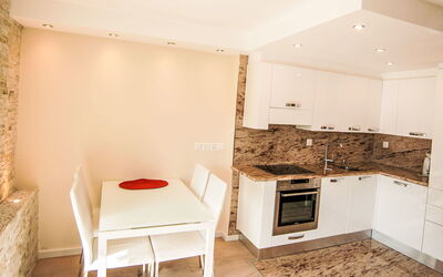 Accommodation:&nbsp;Cristal 649.6