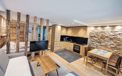 Accommodation:&nbsp;Cristal 649.7