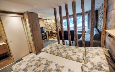 Accommodation:&nbsp;Cristal 649.7