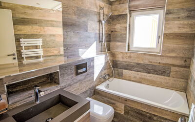 Accommodation:&nbsp;Cristal 649.9