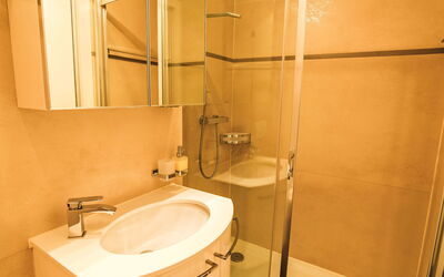 Accommodation:&nbsp;Cristal 649.4