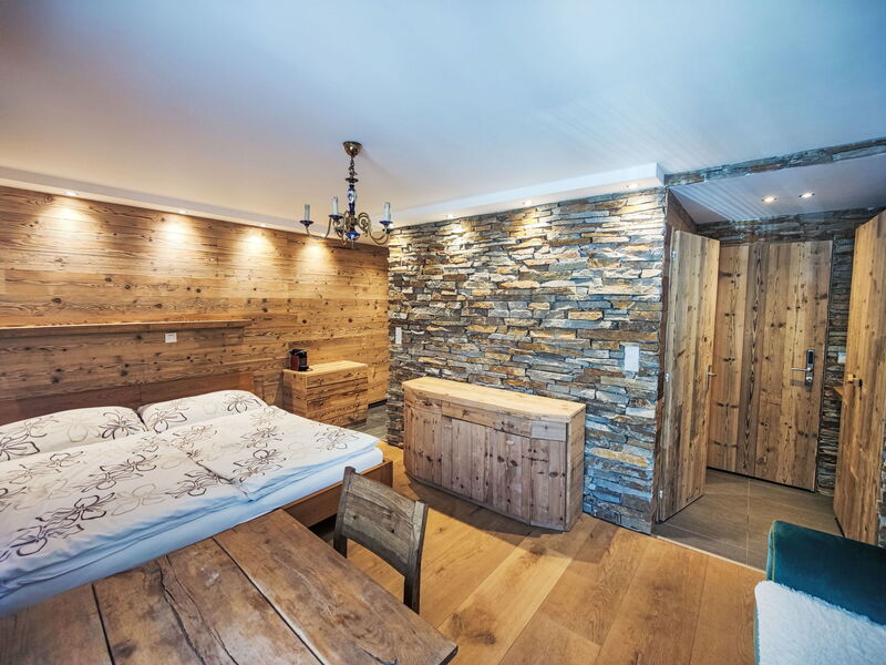 Accommodation:&nbsp;Cristal 649.3